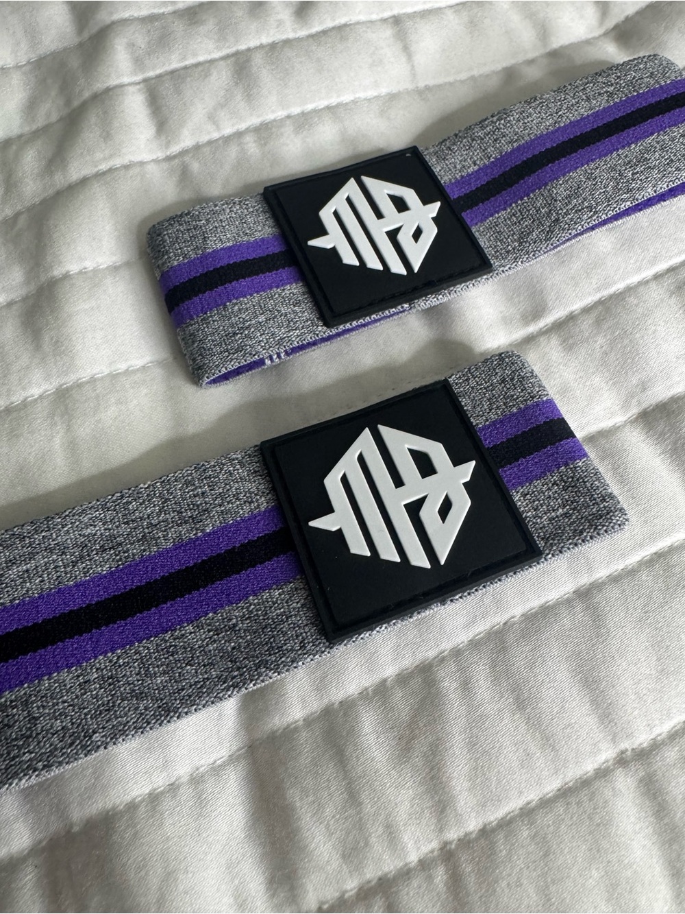 BREEDWELL Performance Elastic Arm Bands in Purple and Gray - Picture 4 of 5